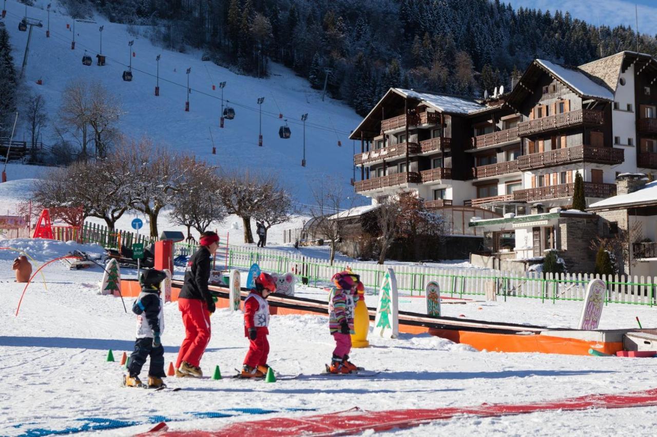 Hotel Champs Fleuris Morzine Exterior photo